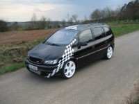 zafira070409001p.jpg